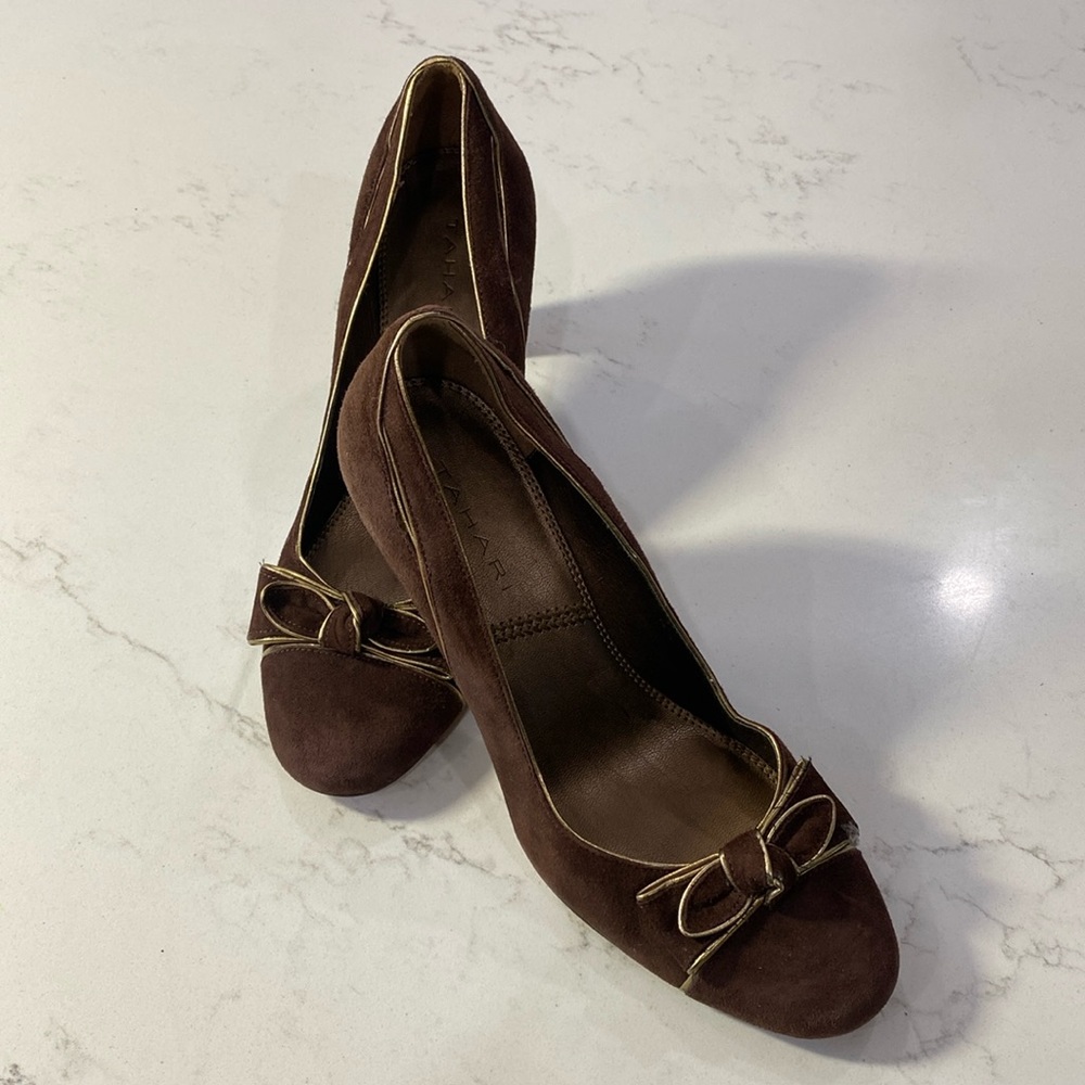 Suede size 7 Tahari heels